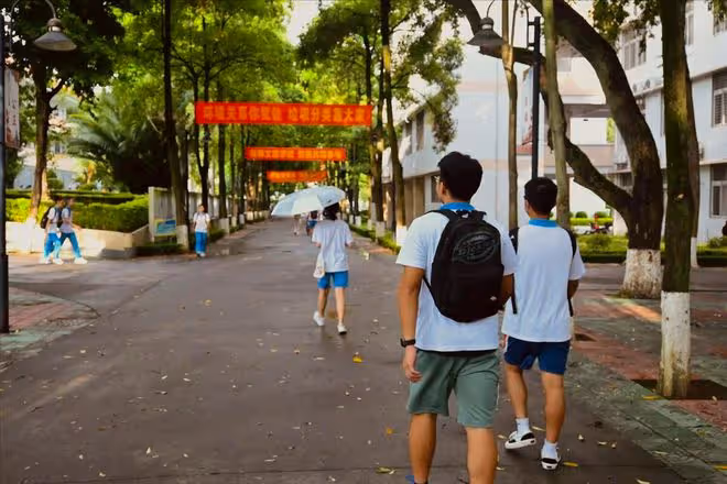 我63歲才發現：子女太出息未必是好事，反而子女平庸可能是一種福