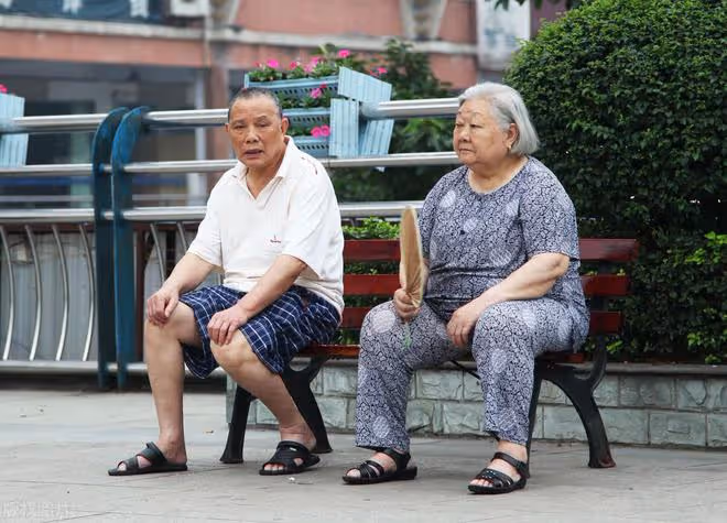 我63歲才發現：子女太出息未必是好事，反而子女平庸可能是一種福