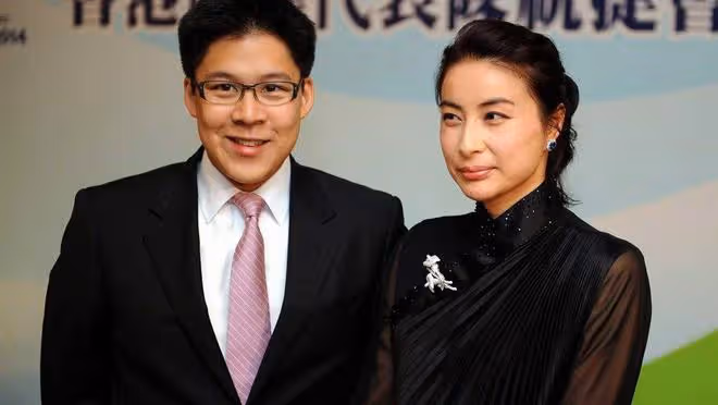 郭晶晶機智回應素顏質疑,霸氣護夫展露夫妻情深