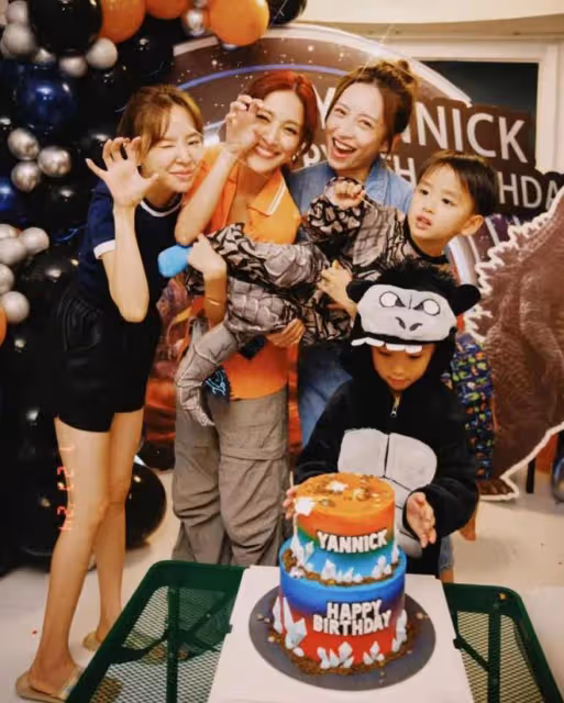 鄭嘉穎老婆曬全家福為二寶慶生,三個兒子一比一個帥,全是高顏值