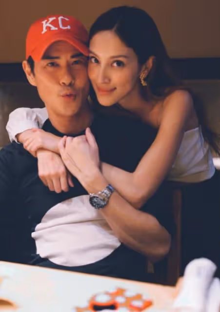 鄭嘉穎老婆曬全家福為二寶慶生,三個兒子一比一個帥,全是高顏值