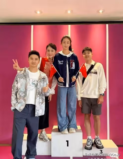 田亮一家4口亮相，森碟變了，像媽媽！身高驚人，脖子粗大鼻子