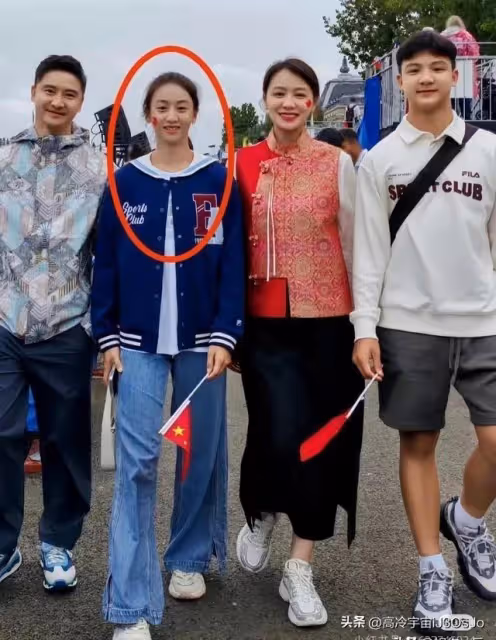田亮一家4口亮相，森碟變了，像媽媽！身高驚人，脖子粗大鼻子