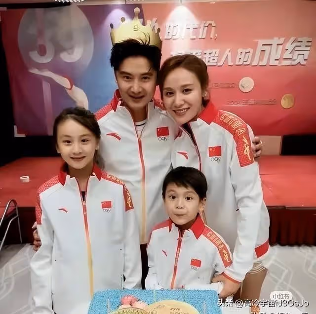 田亮一家4口亮相，森碟變了，像媽媽！身高驚人，脖子粗大鼻子