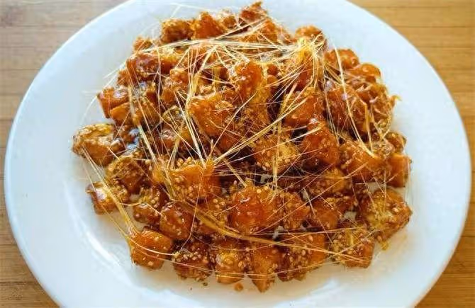 家裡剩2個饅頭,不用水不用油,做香甜酥脆小零食,孩子超愛吃