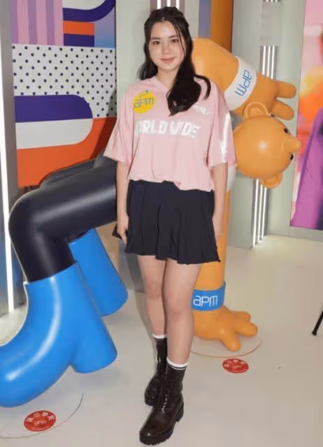 TVB小花短裙勁歌熱舞富爸爸現身力撐!外表甜美像父親!自爆想在香港上大學