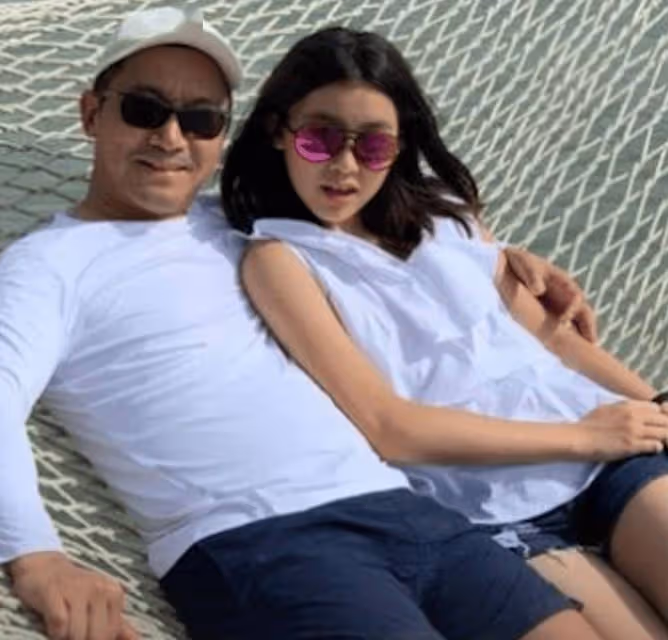 TVB小花短裙勁歌熱舞富爸爸現身力撐！外表甜美像父親！自爆想在香港上大學