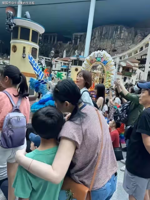 大S帶兒女現身韓國,無懼丑照曬文身反擊,斷崖式衰老引熱議