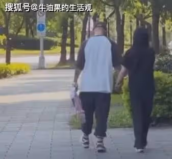 大S帶兒女現身韓國,無懼丑照曬文身反擊,斷崖式衰老引熱議