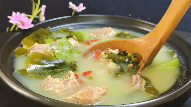 綠豆和它天生一對,天熱吃最爽了!為家人煲出一鍋好湯,一口香濃、鮮到沒話說