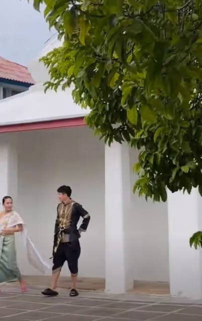 仝卓賈青同游泰國疑似戀愛，牽手微笑幸福甜蜜