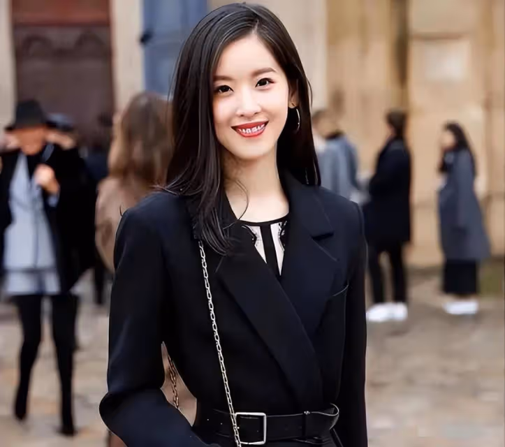 一張照片，徹底戳穿了章澤天的「精明」：難怪她30歲就身家600億