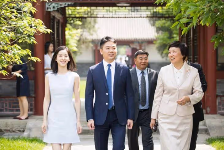一張照片，徹底戳穿了章澤天的「精明」：難怪她30歲就身家600億