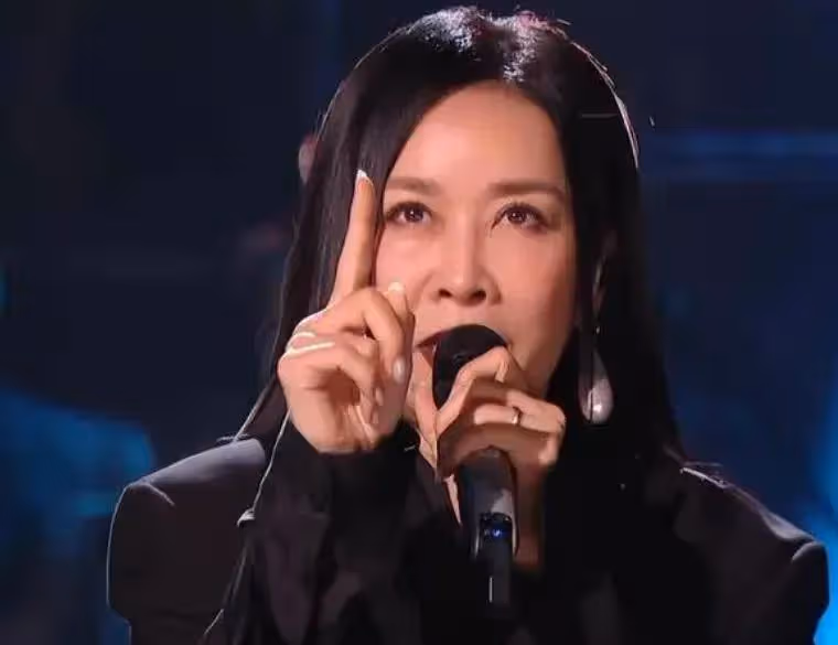 《歌手2024》總決賽：高開低走！真是臉都不要了！但，那英演得真挺好的！