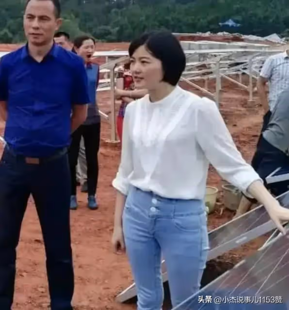 行走江湖官場:李佩霞這樣的穿衣打扮,這誰能頂得住?