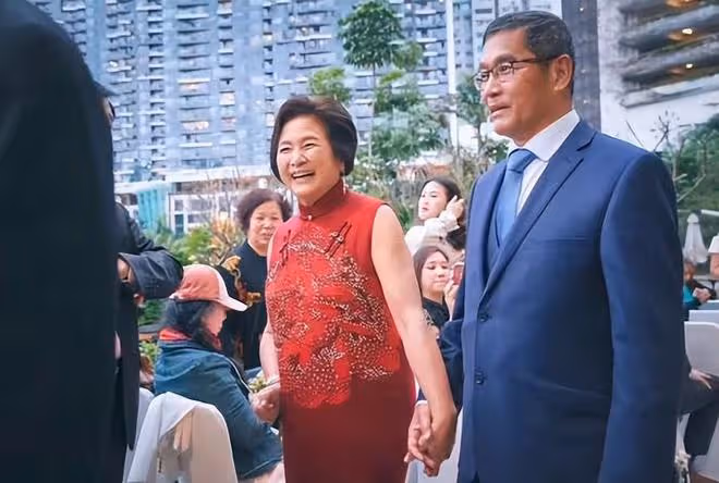 鄭佩佩離世13天，女兒再發文悼念母親：請來夢裡看我！