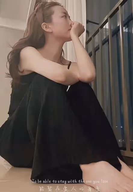 美女主播人餘聲:32歲嫁富豪,老公陷醜聞風波,她也成「受害者」