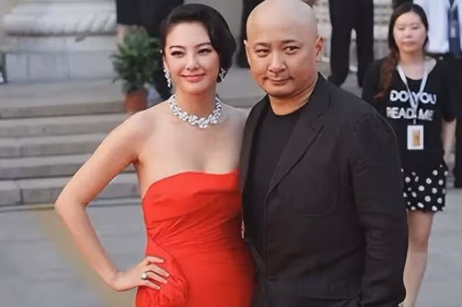 她曾被黃渤吻到害羞,與導演同居12年遭拋棄,今47歲身價高達40億