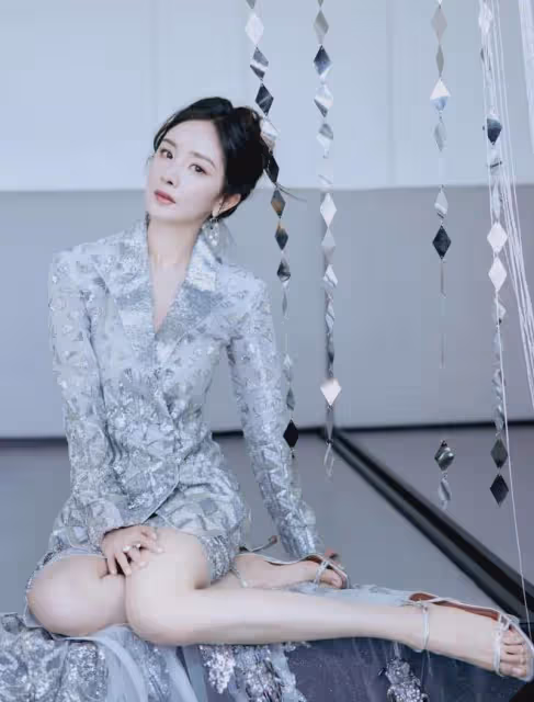 娛樂圈顏值與腿長齊飛的10大女星,誰才是你心中的「腿精」之王?