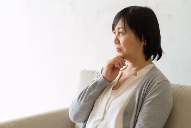 我53歲才發現：照顧晚年生病的父母時，最好的方式其實就四個字
