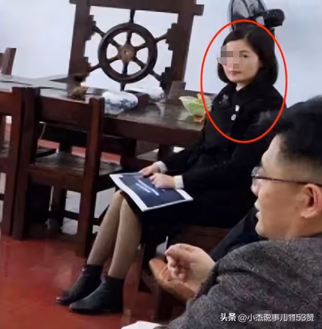 毛奇被查不到3天：李佩霞現狀被曝，父親突刪舉報貼，內情被曝！
