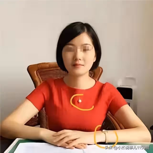 毛奇被查不到3天：李佩霞現狀被曝，父親突刪舉報貼，內情被曝！