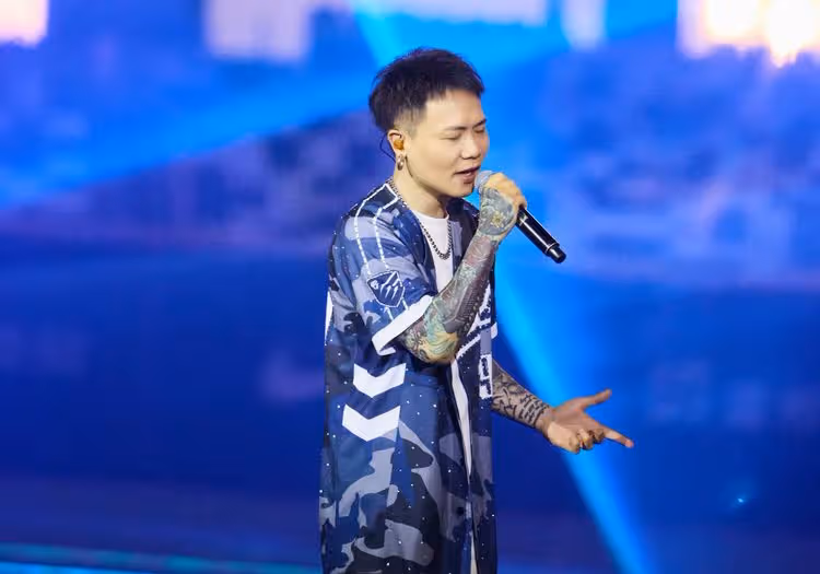 「破億神曲製造機」蕭秉治首唱大巨蛋　《我還是愛著你》一開口萬人大合唱
