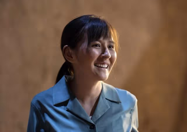 楊冪農村婦女劇照曝光,網友評論「村姑衣服妖精臉蛋」