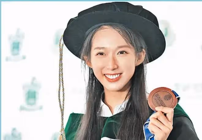 40歲霍啟山被撮合和奧運冠軍,女方是小10歲博士,撞臉朱玲玲