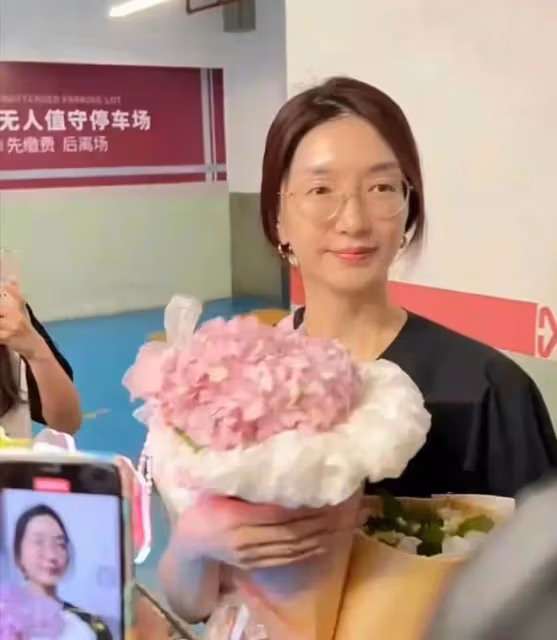 有種反差叫女星素顏，從陳喬恩到朱珠，妝前妝後都有「兩副面孔」