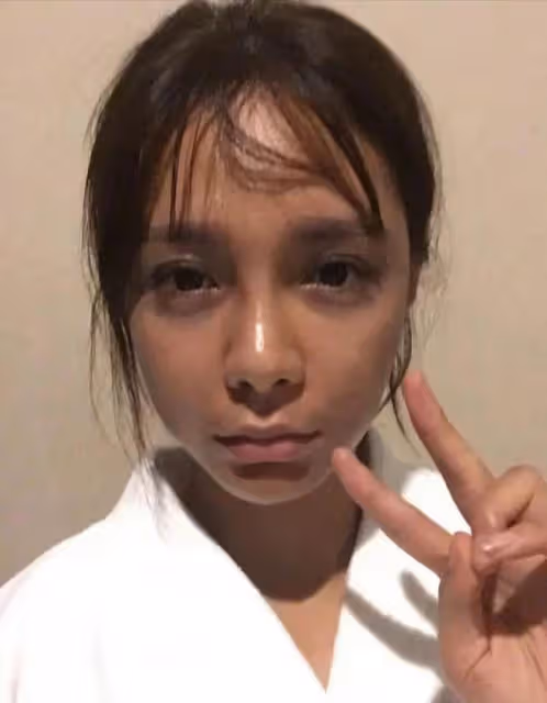 有種反差叫女星素顏，從陳喬恩到朱珠，妝前妝後都有「兩副面孔」