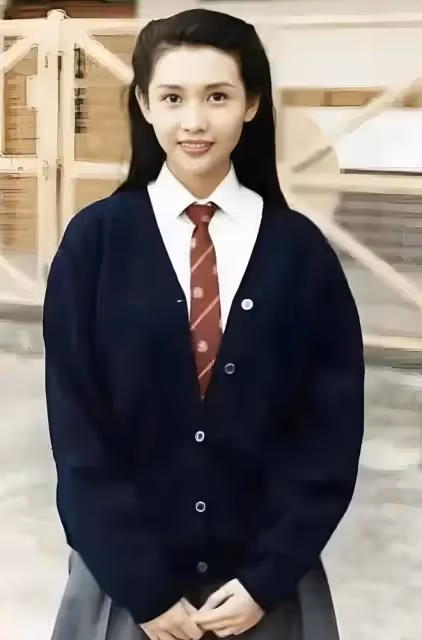 曾經是全香港男人的慾望,一夜成名的她巔峰退圈到底為何?