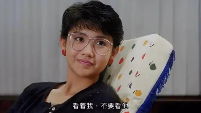 曾經是全香港男人的慾望,一夜成名的她巔峰退圈到底為何?