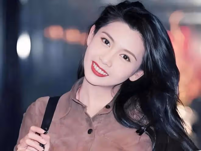 曾經是全香港男人的慾望,一夜成名的她巔峰退圈到底為何?
