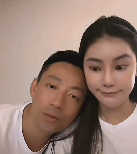 大S徹底輸了,馬筱梅直播吃酸辣粉銷量超百萬,幫夫有道不矯情!