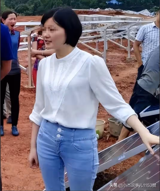 41歲李佩霞嬌艷欲滴拜年畫面曝光,違紀問題或實錘,毛奇被控制!