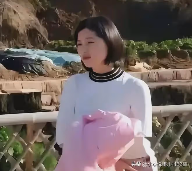 41歲李佩霞嬌艷欲滴拜年畫面曝光,違紀問題或實錘,毛奇被控制!