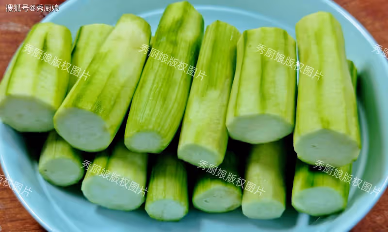 夏天出汗多,茄子、豆角靠邊站,這菜要多吃,包餃子吃特鮮香!