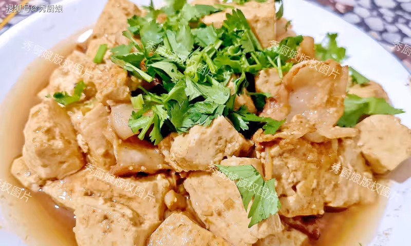 年紀大了要「養骨」,別只喝牛奶!推薦3種食物,腿腳有勁身體好