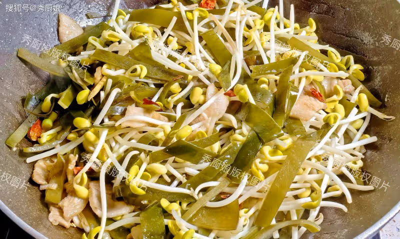 年紀大了要「養骨」,別只喝牛奶!推薦3種食物,腿腳有勁身體好