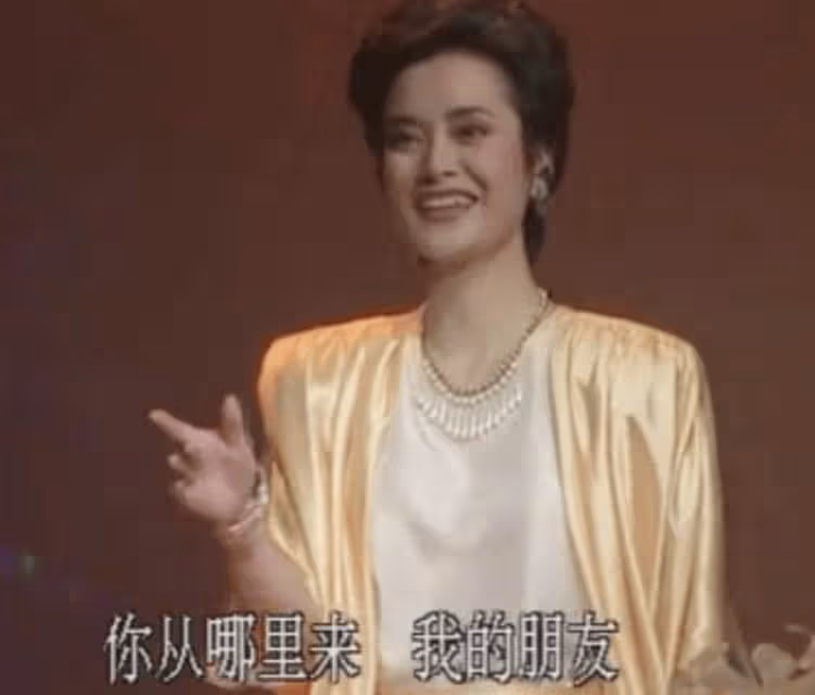 60歲毛阿敏現身女兒成人禮,富豪老公去世一年半,女兒暴瘦引擔憂
