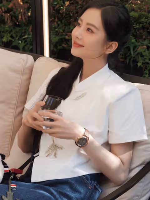 劉詩詩現身奧運賽場,新中式造型溫婉動人,生圖也能這麼美?