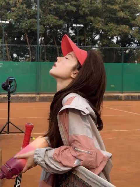 趙今麥網球造型曝光，運動風也能甜到心坎里，網友：活力少女本少女！