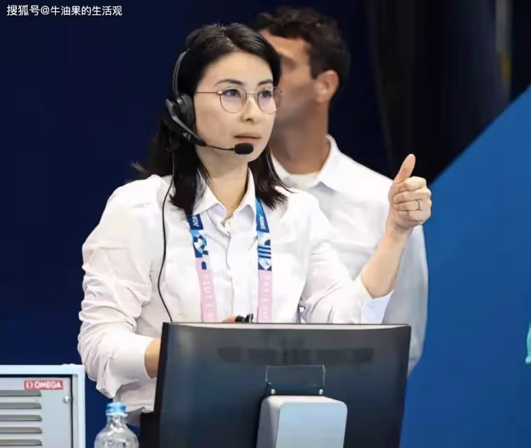郭晶晶高情商回應刁鑽問題，霍啟剛甘當背後的男人，夫妻狂撒狗糧