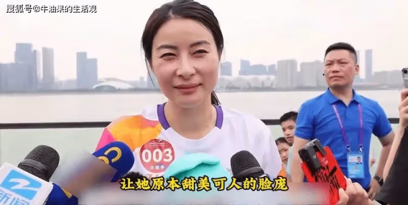 郭晶晶高情商回應刁鑽問題，霍啟剛甘當背後的男人，夫妻狂撒狗糧