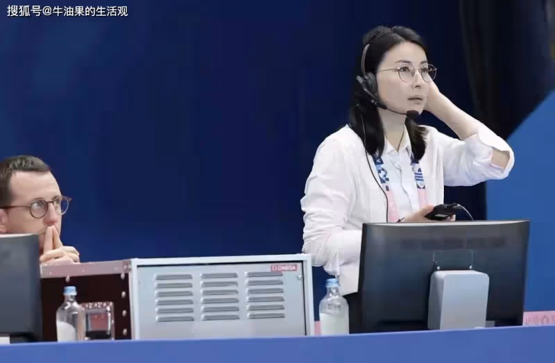 郭晶晶高情商回應刁鑽問題，霍啟剛甘當背後的男人，夫妻狂撒狗糧