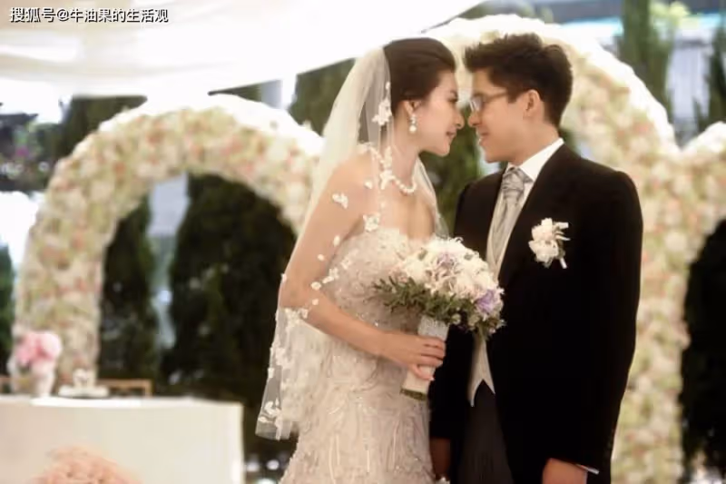 郭晶晶高情商回應刁鑽問題，霍啟剛甘當背後的男人，夫妻狂撒狗糧