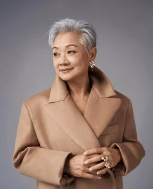 厲害！香港知名女歌手僅憑一首TVB主題曲，狂賺世界各地16套房，50年版稅期年年收錢