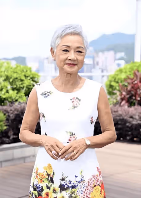厲害!香港知名女歌手僅憑一首TVB主題曲,狂賺世界各地16套房,50年版稅期年年收錢