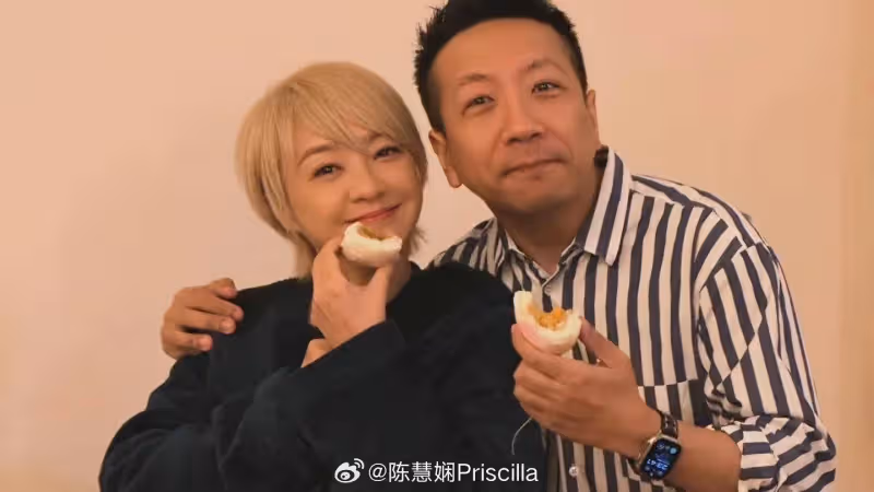 港星陳慧嫻獲好友慶生!59歲染金髮被贊時髦,曾兩度心儀同性戀